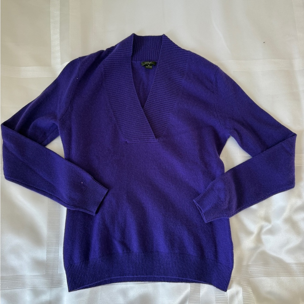 Like New, Prive Lux Deep Purple V-Neck Women's Sweater 100% Cashmere